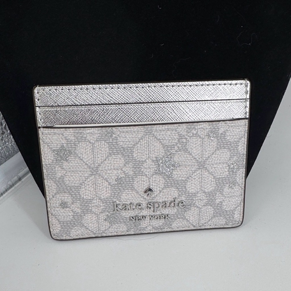 Kate Spade NWT Flower beige cream Floral Card Holder NEW WITH TAGS